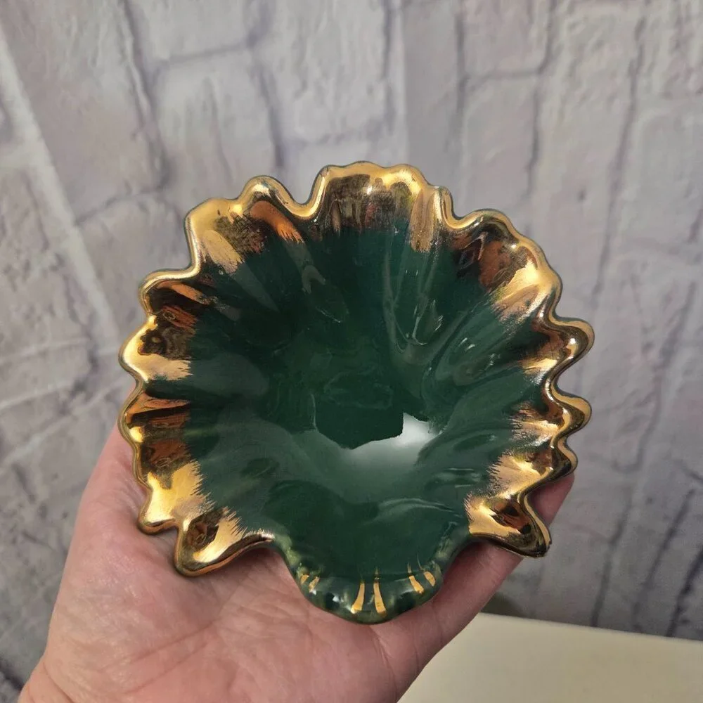 Vintage Unbranded Dark Green Gold Scalloped Edge Footed Trinket Soap Dish